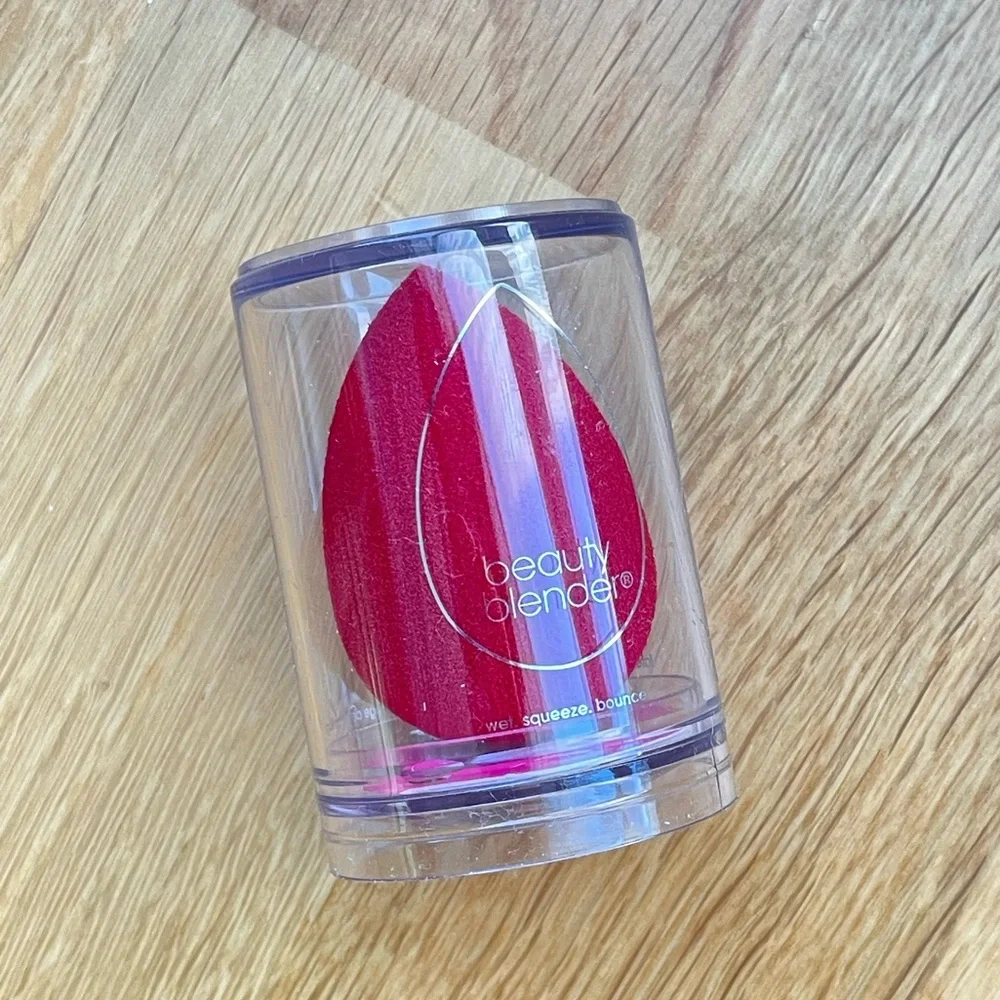 NEW Beautyblender Limited Edition Red - Picture 1 of 6
